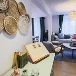 Antoine Serviced By Mirabeau Apartmán *