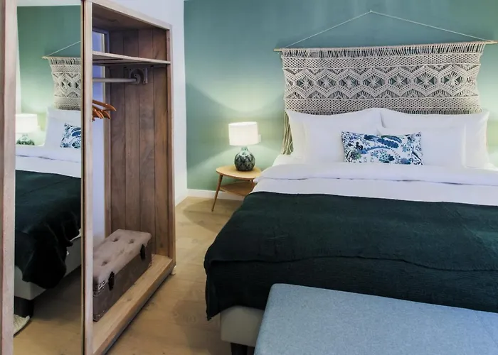 Antoine Serviced By Mirabeau Апартаменты *