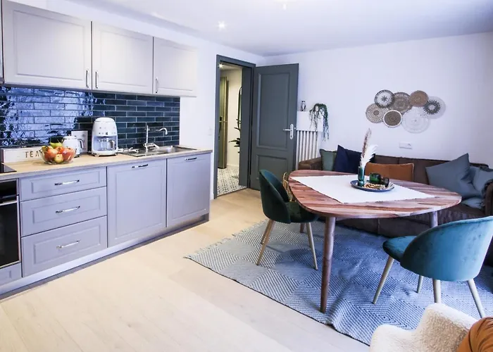 Antoine Serviced By Mirabeau Ζερμάτ