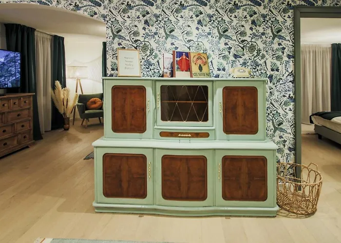 Antoine Serviced By Mirabeau *