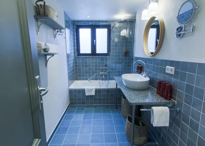 Antoine Serviced By Mirabeau Ζερμάτ